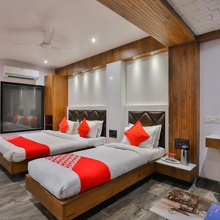Oyo 1389 Hotel Relax Inn Surat Exterior photo