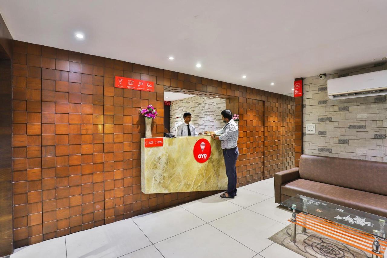 Oyo 1389 Hotel Relax Inn Surat Exterior photo