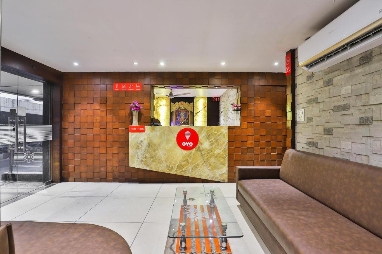 Oyo 1389 Hotel Relax Inn Surat Exterior photo