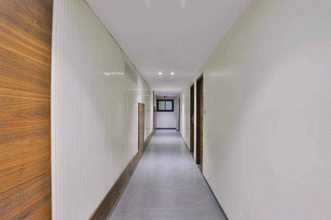 Oyo 1389 Hotel Relax Inn Surat Exterior photo