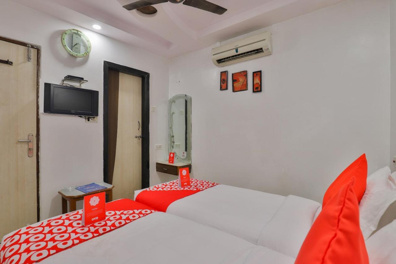 Oyo 1389 Hotel Relax Inn Surat Exterior photo